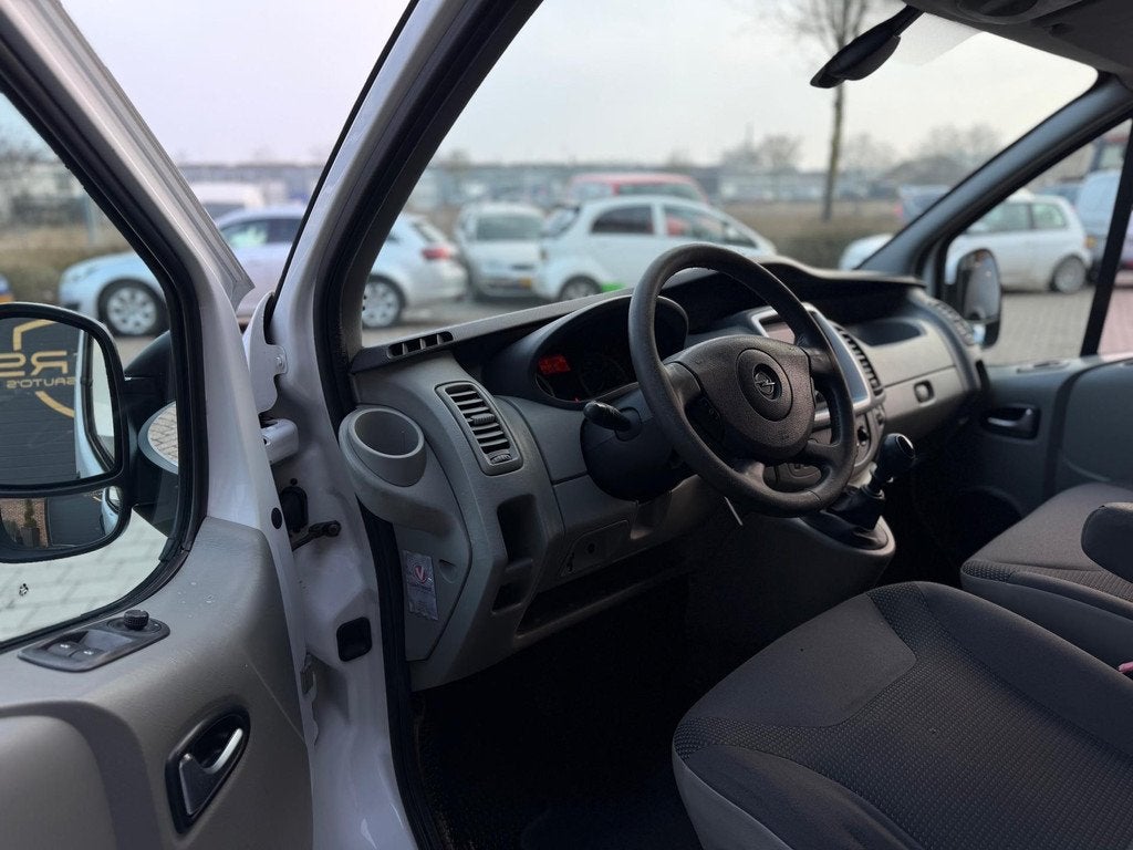 Opel Vivaro 2.5 CDTI 146PK L2H1 DC Dubbele Cabine 6PRSN Airc, Auto's, Voorwielaandrijving, Stof, Zwart, Bedrijf