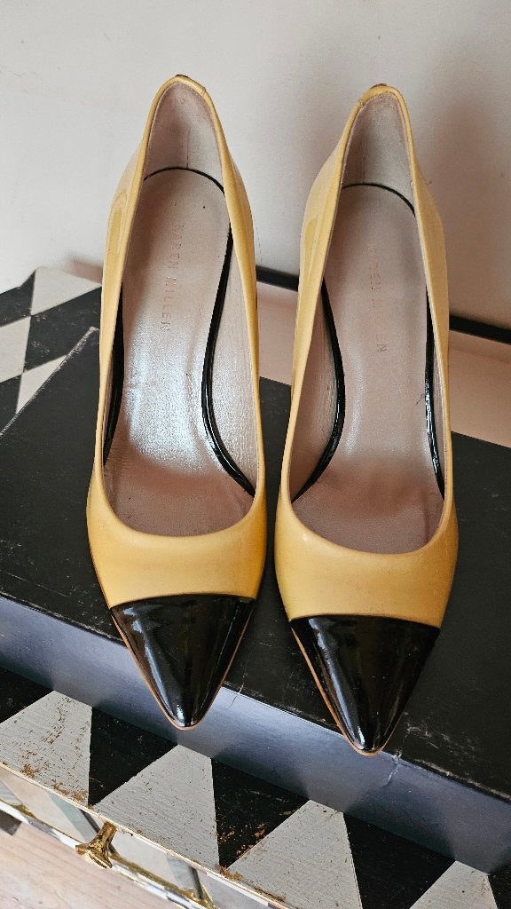 Stijlvolle Gele Pumps met Zwarte Neus - Maat 37, Pumps, Geel, Nieuw, Ophalen of Verzenden