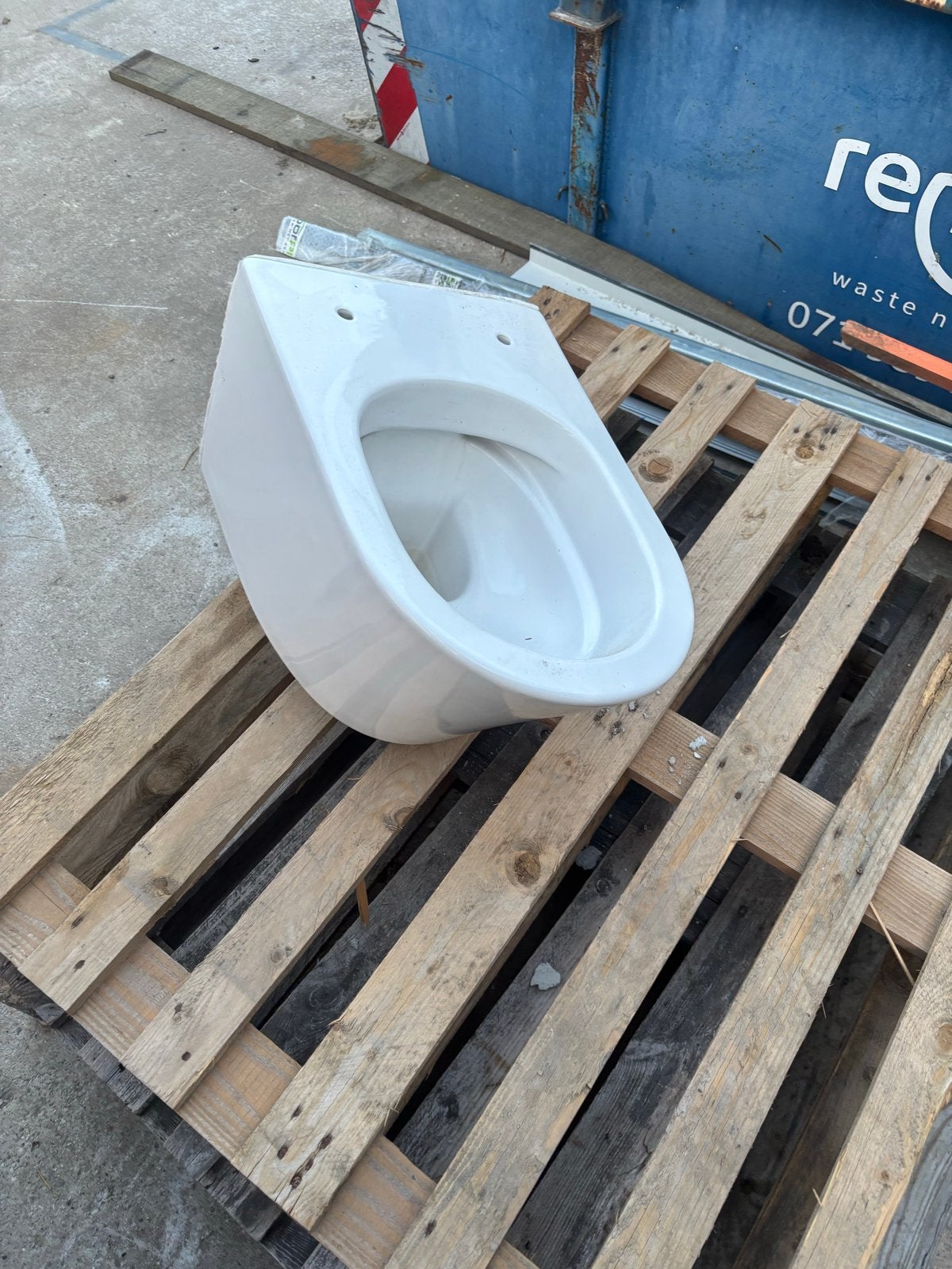 Wandgemonteerd toilet, Ophalen, Gebruikt, Toilet