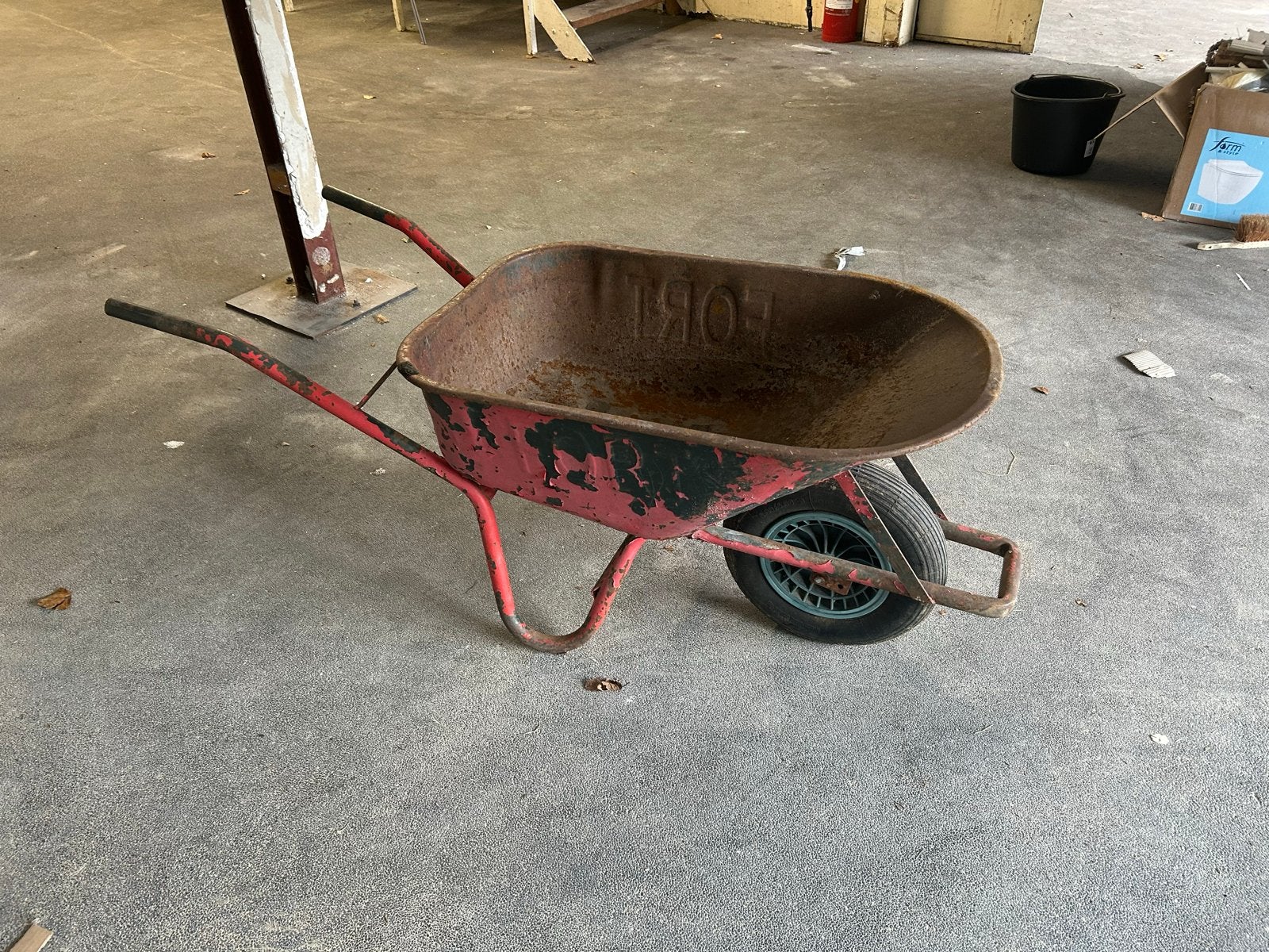 Robuuste Kruiwagen - Ideaal voor Tuin en Bouw, Tuin en Terras, Kruiwagens, Ophalen, Gebruikt, Handmatig, Eenwielig