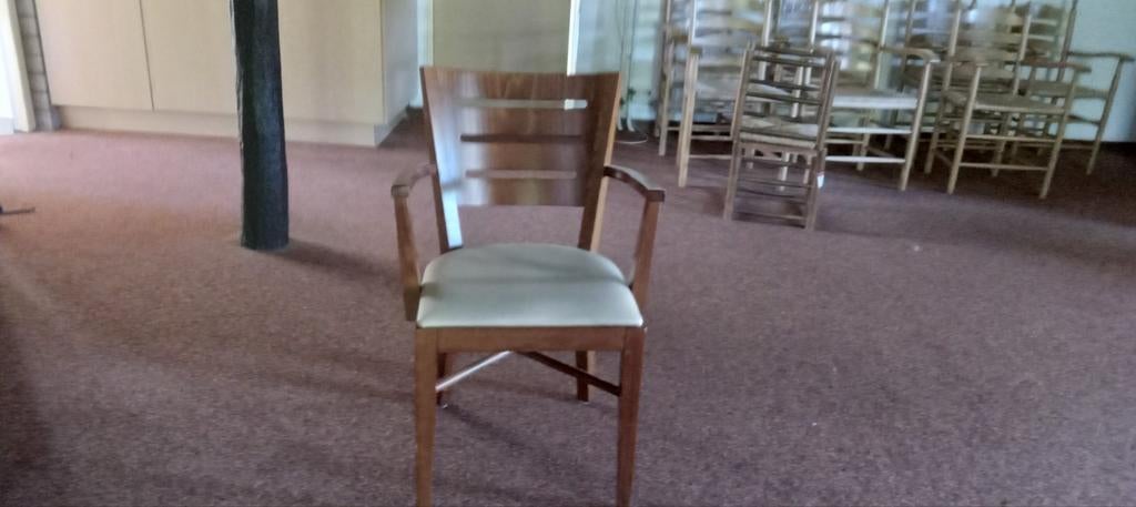 Kasten, stoelen, en allerlei goed bruikbare inboedelspullen, Ophalen, Gebruikt, Bruin, Klassiek