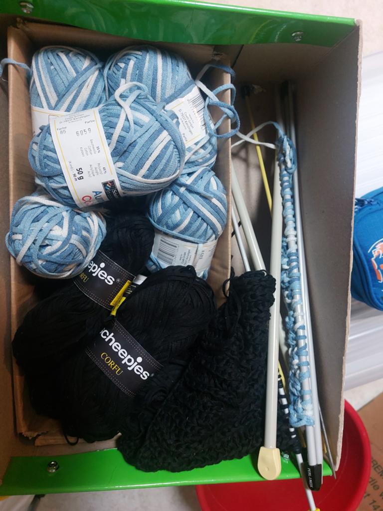 Bollen wol 7x  zwart en 7x blauw, Hobby en Vrije tijd, Breien en Haken, Ophalen of Verzenden, Zo goed als nieuw, Breien of Haken