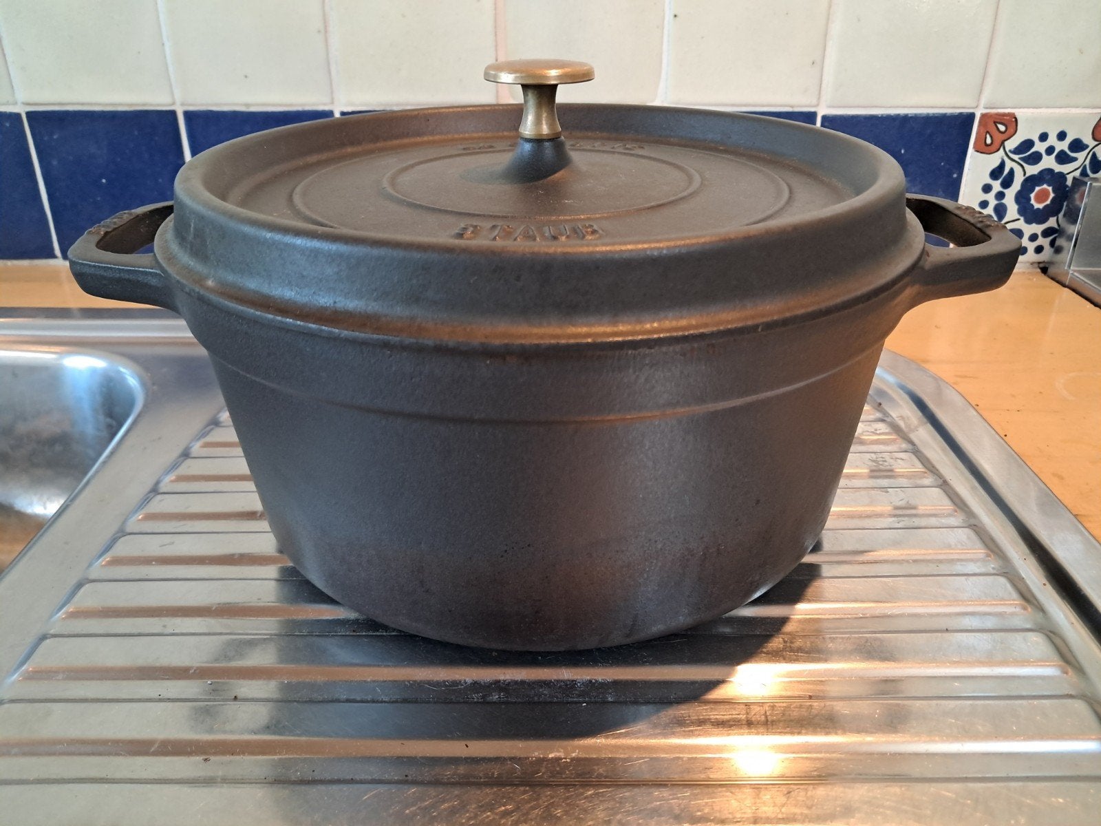 STAUB La Cocotte braadpan gietijzer  26 cm igs, Gebruikt, Ophalen of Verzenden, Met deksel, Overige merken