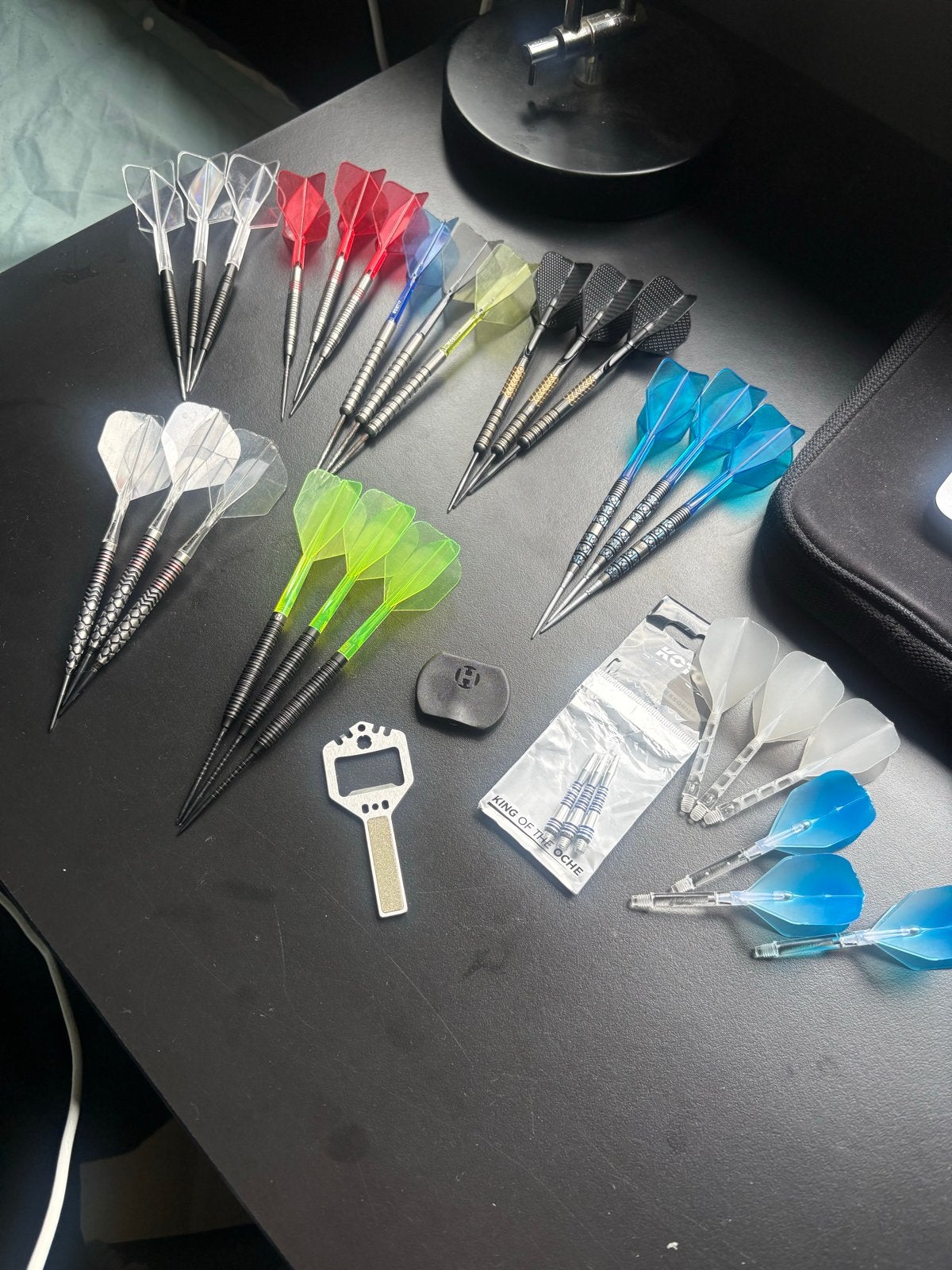 Grote set dartpijlen en accessoires, Ophalen of Verzenden, Gebruikt, Pijlen