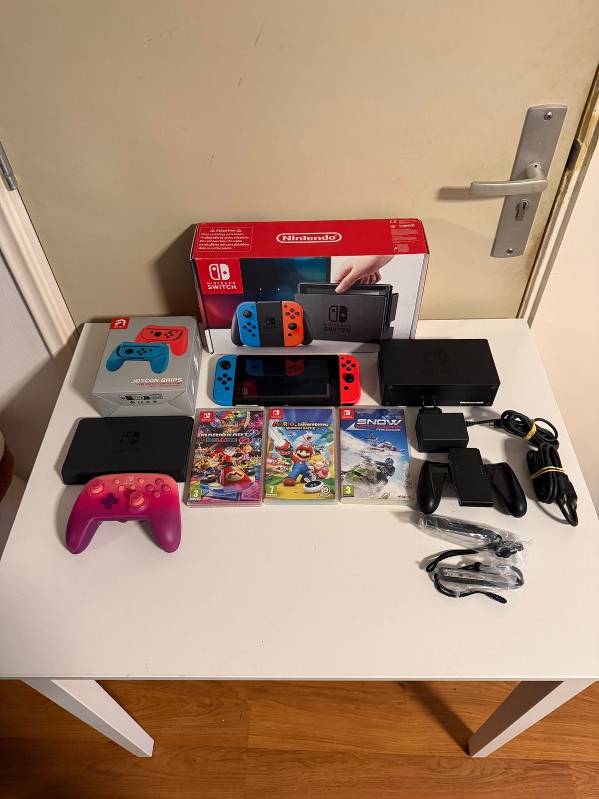 Nintendo Switch + 3 Games & Accessoires, Spelcomputers en Games, Racen en Vliegen, Ophalen of Verzenden, Zo goed als nieuw, 3 spelers of meer