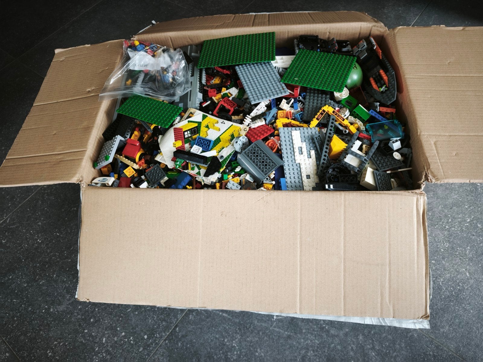 Grote partij LEGO 23 kg incl minifigs boekjes rails, Gebruikt, Lego, Ophalen of Verzenden, Losse stenen