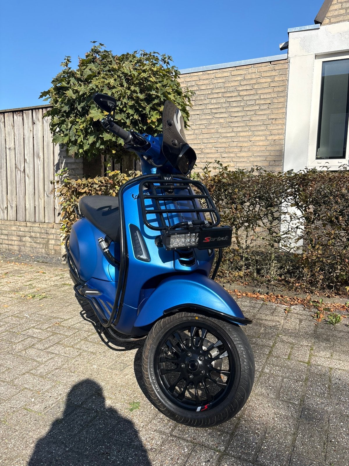 Zeer nette vespa sprint 2021 full option, Fietsen en Brommers, Ophalen, Vespa S, Zo goed als nieuw, Benzine