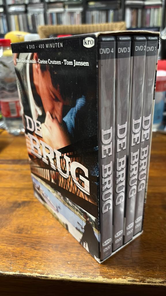 Tv serie De Brug 4 dvd box gescheven door Tomas Ross, Vanaf 12 jaar, Ophalen of Verzenden, Zo goed als nieuw