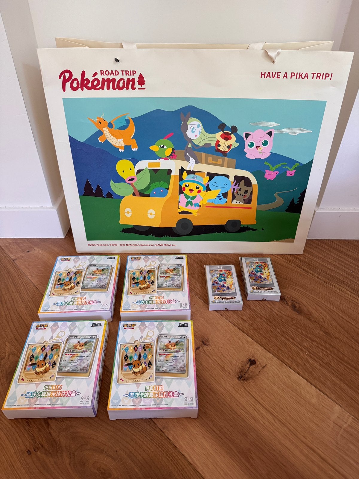 Pokémon Chinees – Eevee Flow Sand Gift + 30th Celebration, Ophalen of Verzenden, Zo goed als nieuw