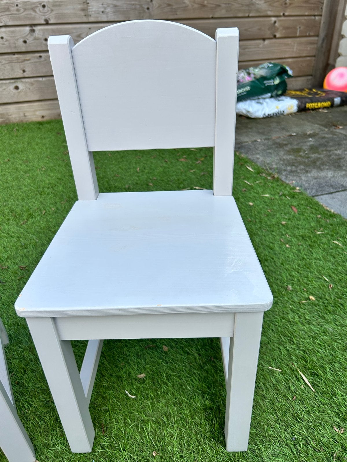 Leuke IKEA Sundvik kinderstoeltjes (2 stuks), Ophalen, Gebruikt, Stoel(en)