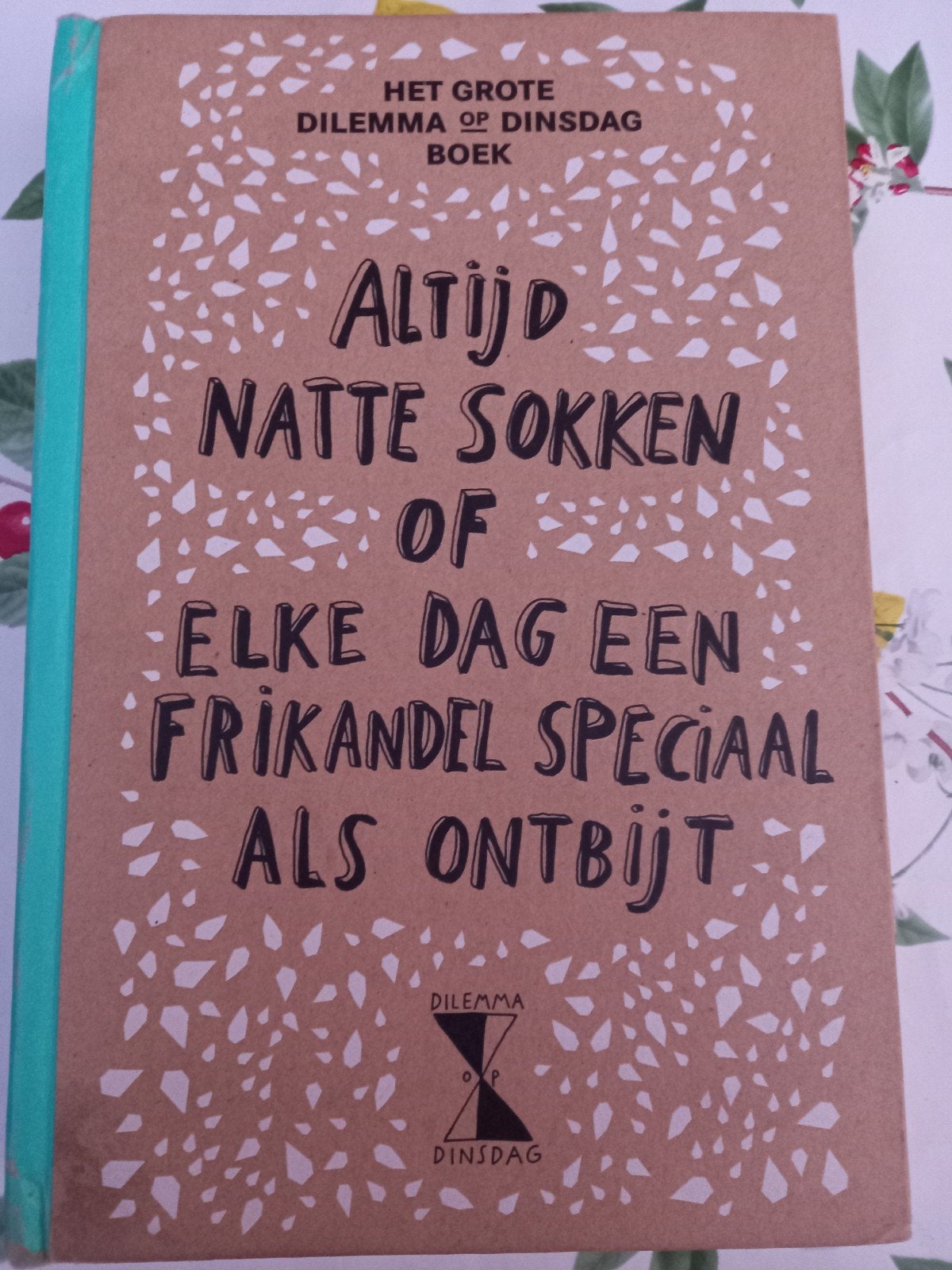 M8 Dinsdag - Het grote dilemma op dinsdag boek, Ophalen of Verzenden, Gelezen, Dinsdag