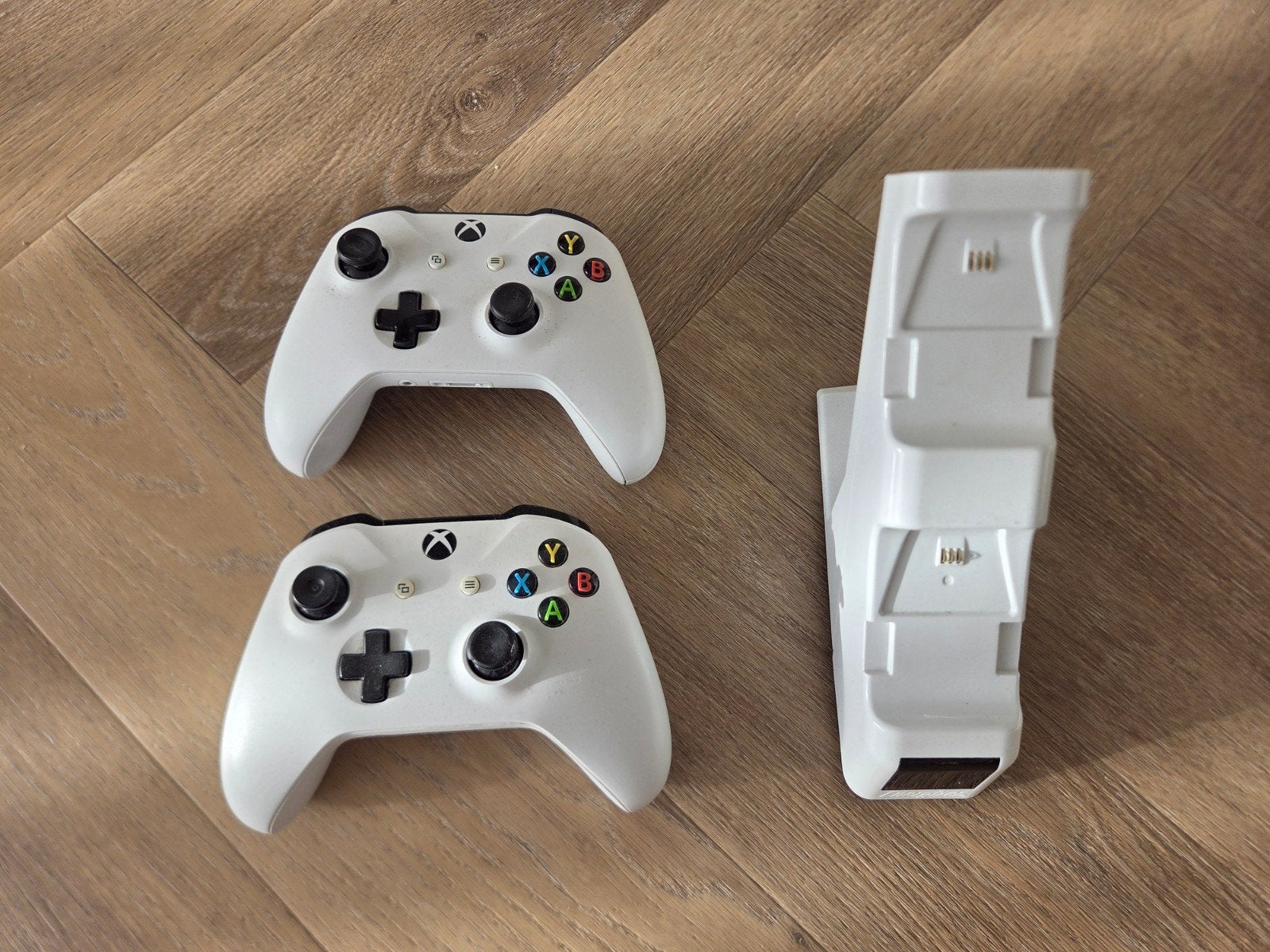 2 Xbox controllers met oplaadbare batterijen, Ophalen, Xbox One, Gebruikt, Controller
