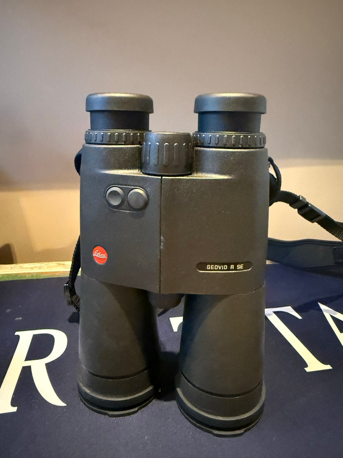 Leica Geovid R 15x56 verrekijker met afstandsmeter, Verzenden, Zo goed als nieuw, 20x of meer, Dakkant (recht)