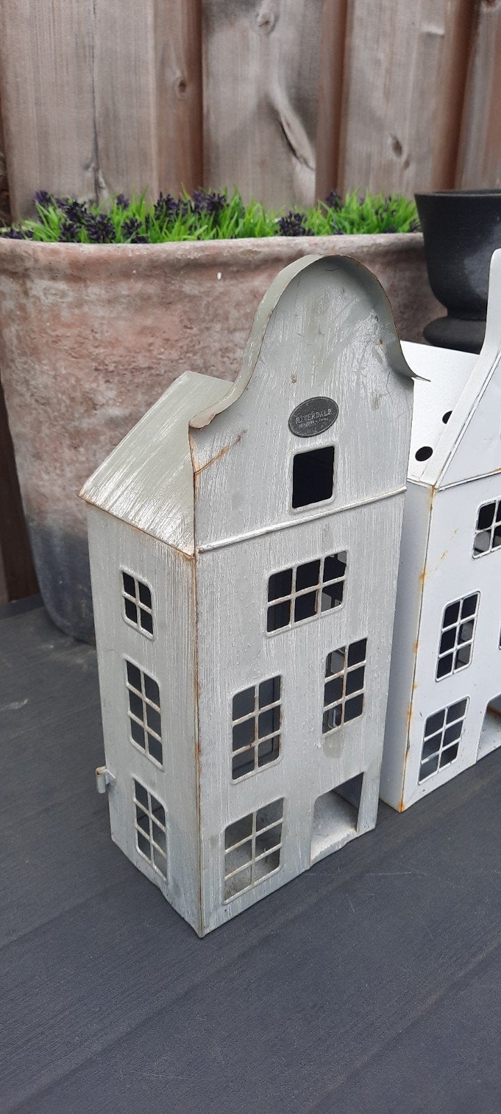 2 zinken huisjes Riverdale, Huis en Inrichting, Woonaccessoires | Kandelaars en Kaarsen, Ophalen of Verzenden, Gebruikt, Overige materialen