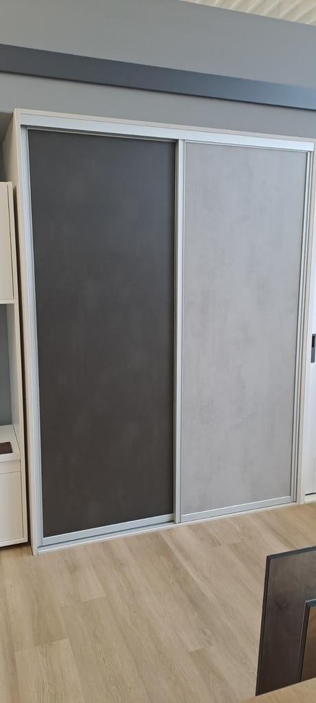 Showmodel schuifdeurkast 180x240 cm met interieur, Huis en Inrichting, Kasten | Kledingkasten, 200 cm of meer, 150 tot 200 cm