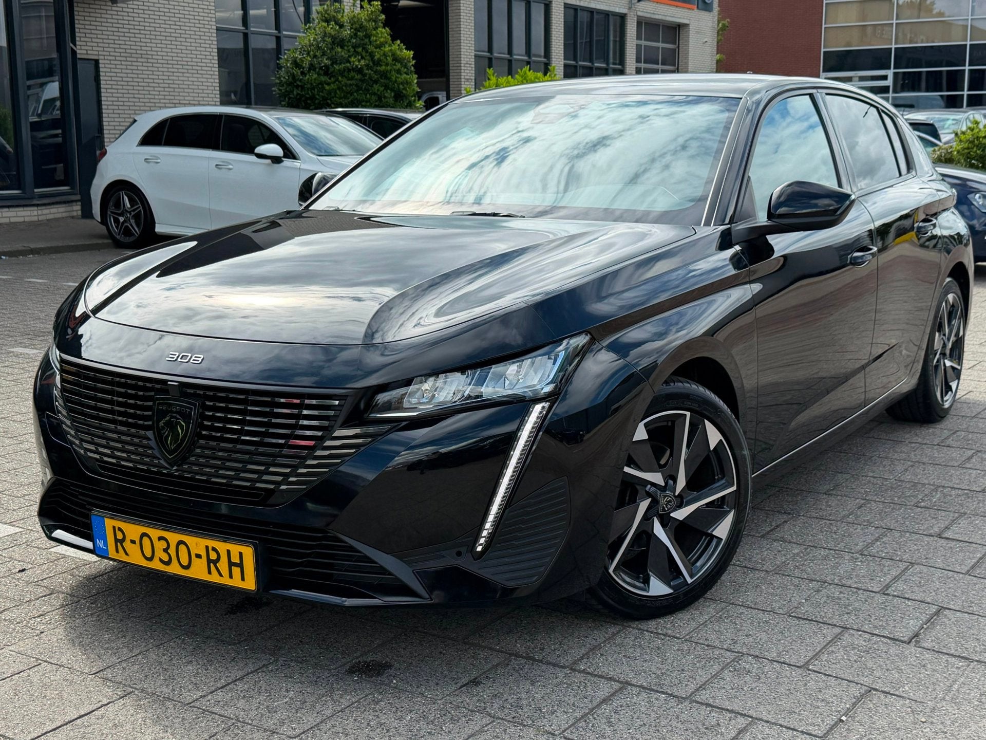 Peugeot 308 1.2 PureTech Allure Pack Business, Auto's, Peugeot, 1263 kg, Gebruikt, 1199 cc, Zwart