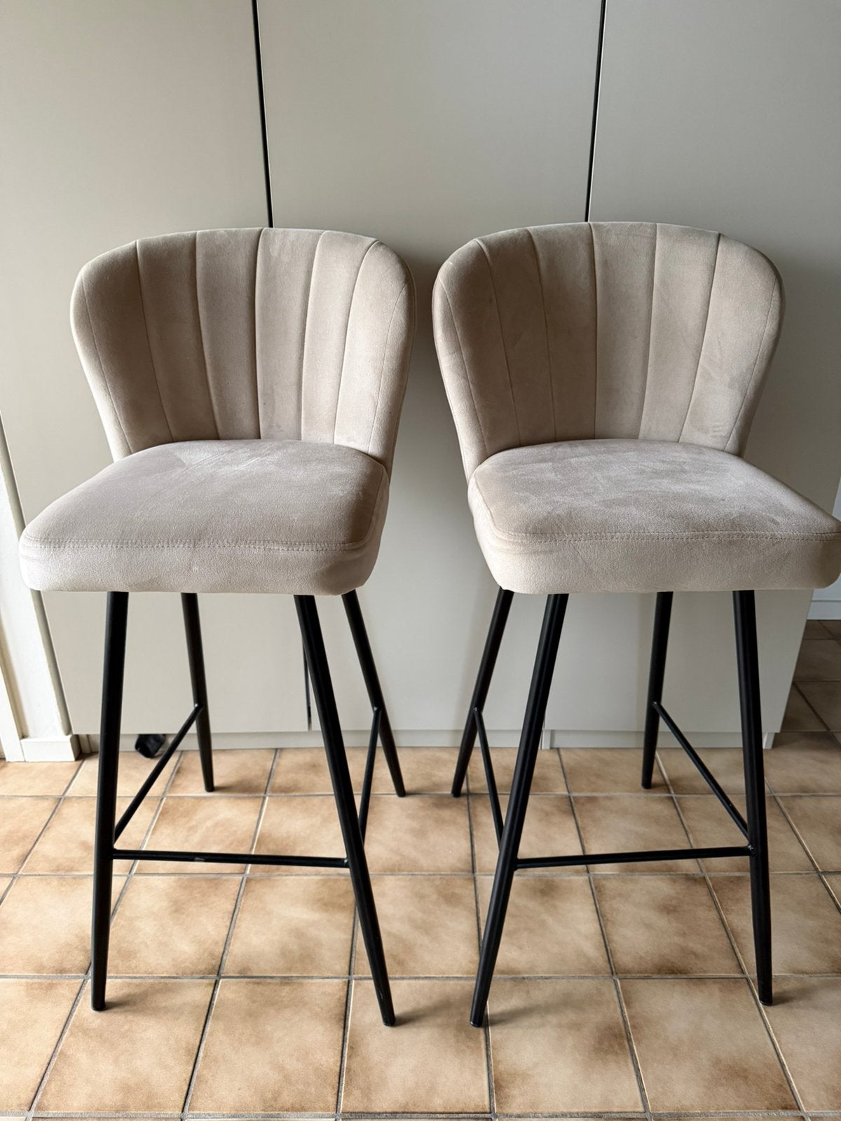 2 prachtige beige barkrukken zgan, 2 krukken, Ophalen, Zo goed als nieuw, 60 tot 90 cm