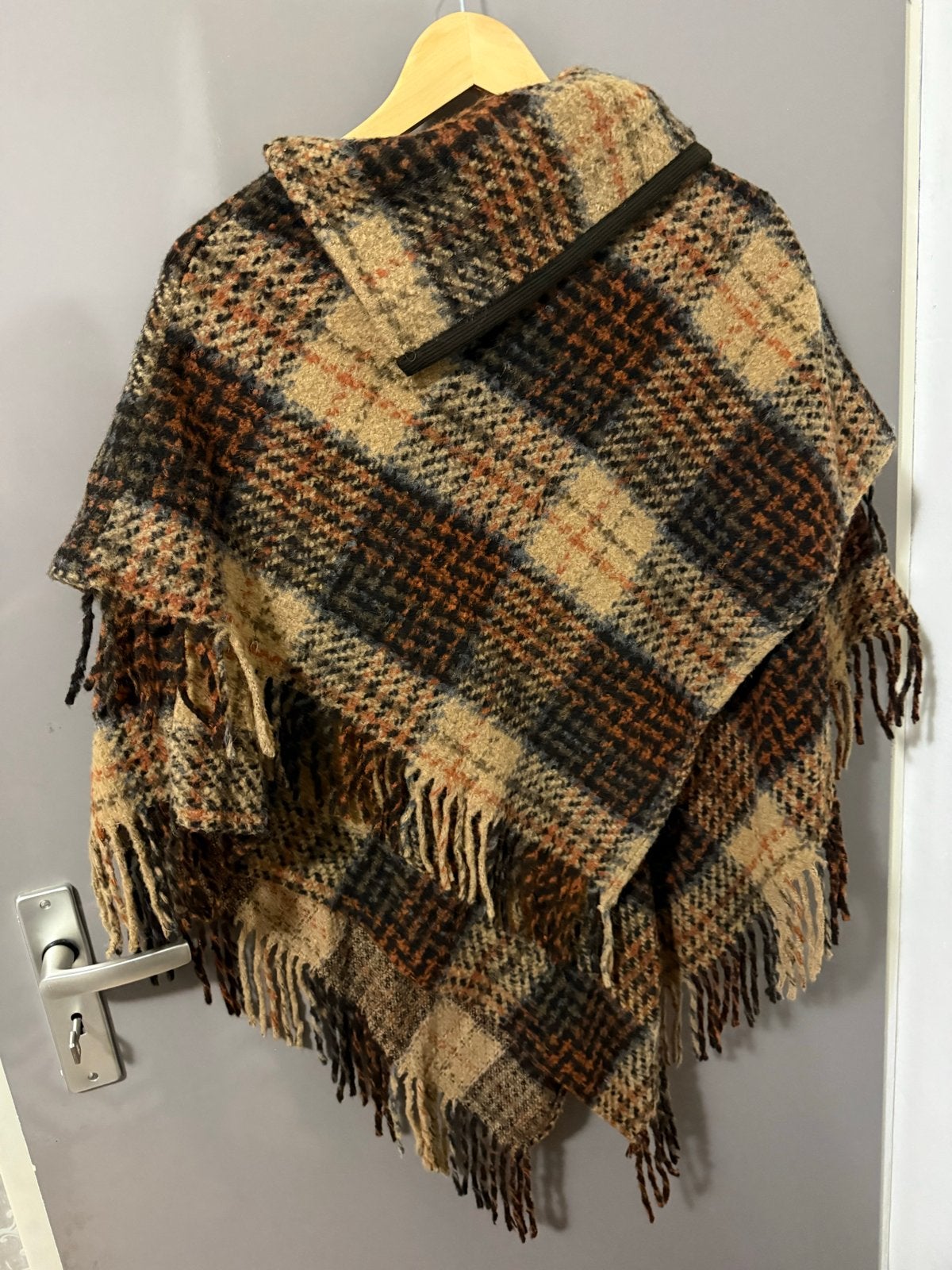 Promiss Geruite Poncho met Asymmetrische Kraag & Franjes, Ophalen of Verzenden, Zo goed als nieuw