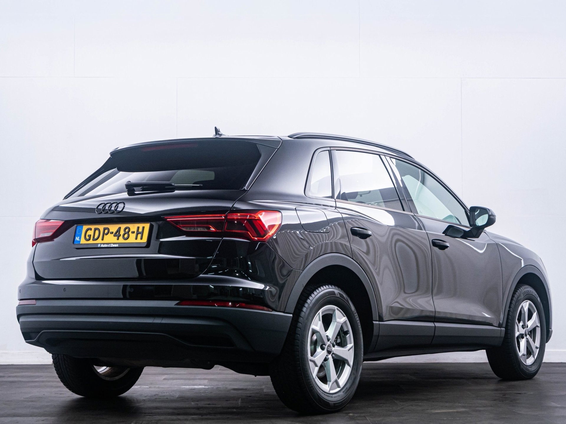 Audi Q3 45 TFSI e S-Line Black Edition LED|PDC|Navi|Clima!, Auto's, Gebruikt, 150 pk, Leder en Stof, Zwart