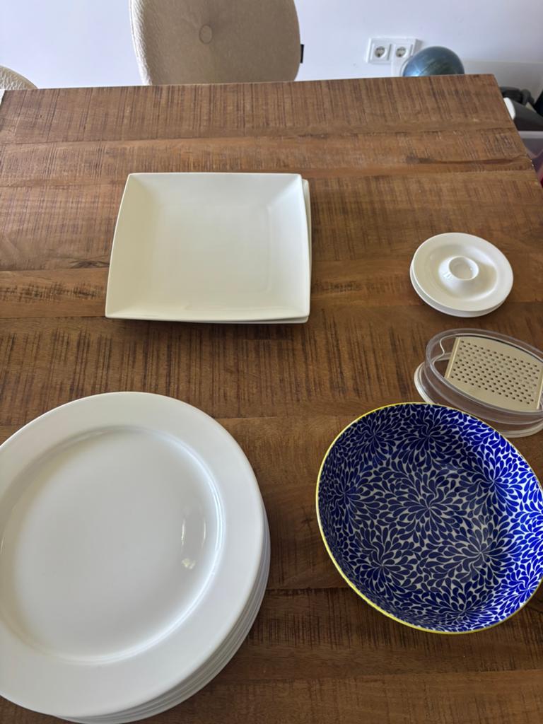 Servies en keukenspullen te koop aangeboden., Ophalen, Zo goed als nieuw, Bord(en), Overige stijlen