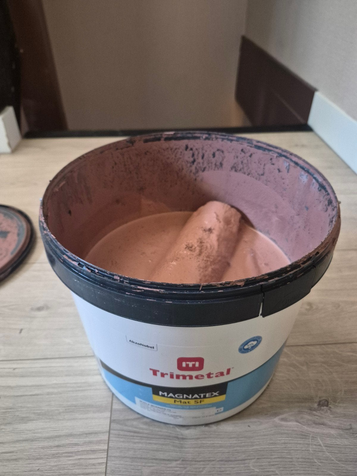 Halve emmer Trimetal verf (zo'n 5L) schilderskwaliteit, Ophalen, Overige kleuren, 5 tot 10 liter, Verf