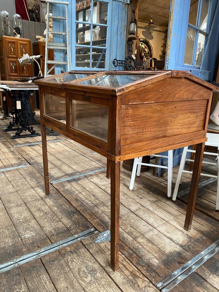 Oude museumvitrine landelijke vitrine tafel, Ophalen