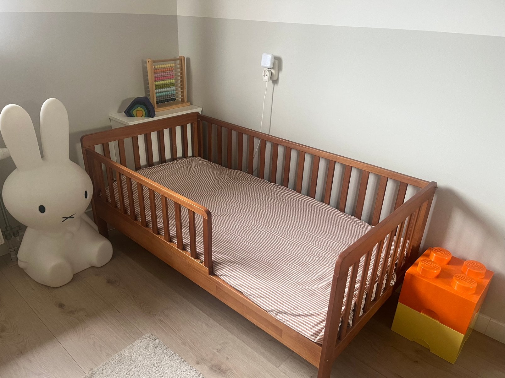 Petit Amelie peuterbed walnoot (complete set), Ophalen, Zo goed als nieuw, 140 tot 160 cm, 70 tot 85 cm