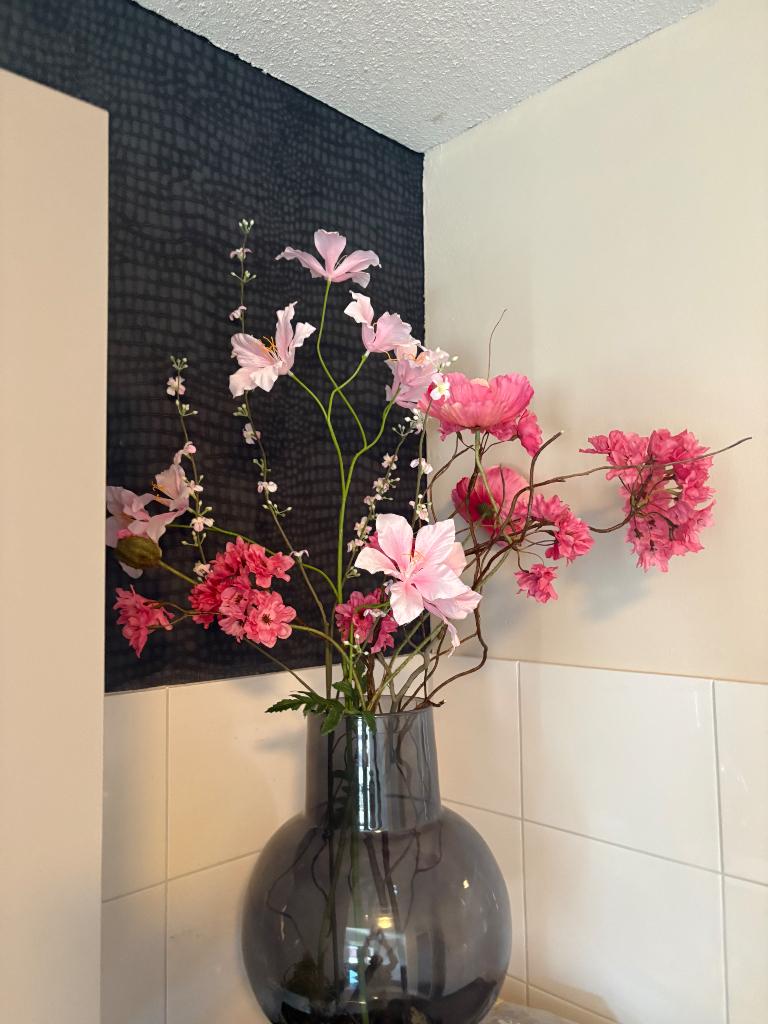 Vaas met luxe kunstbloemen, Ophalen