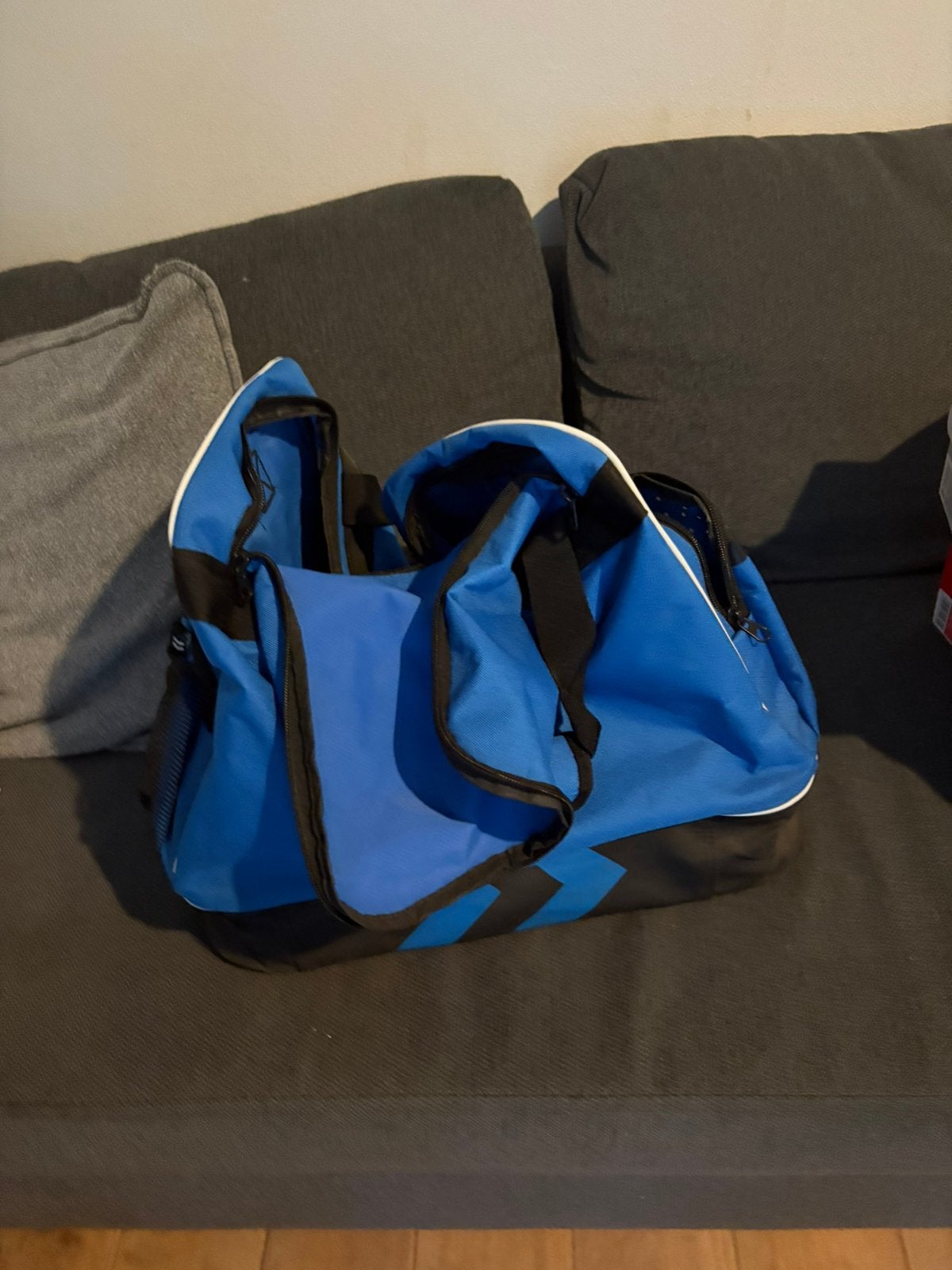 Voetbaltas Hummels, Ophalen, Zo goed als nieuw, 30 cm of meer