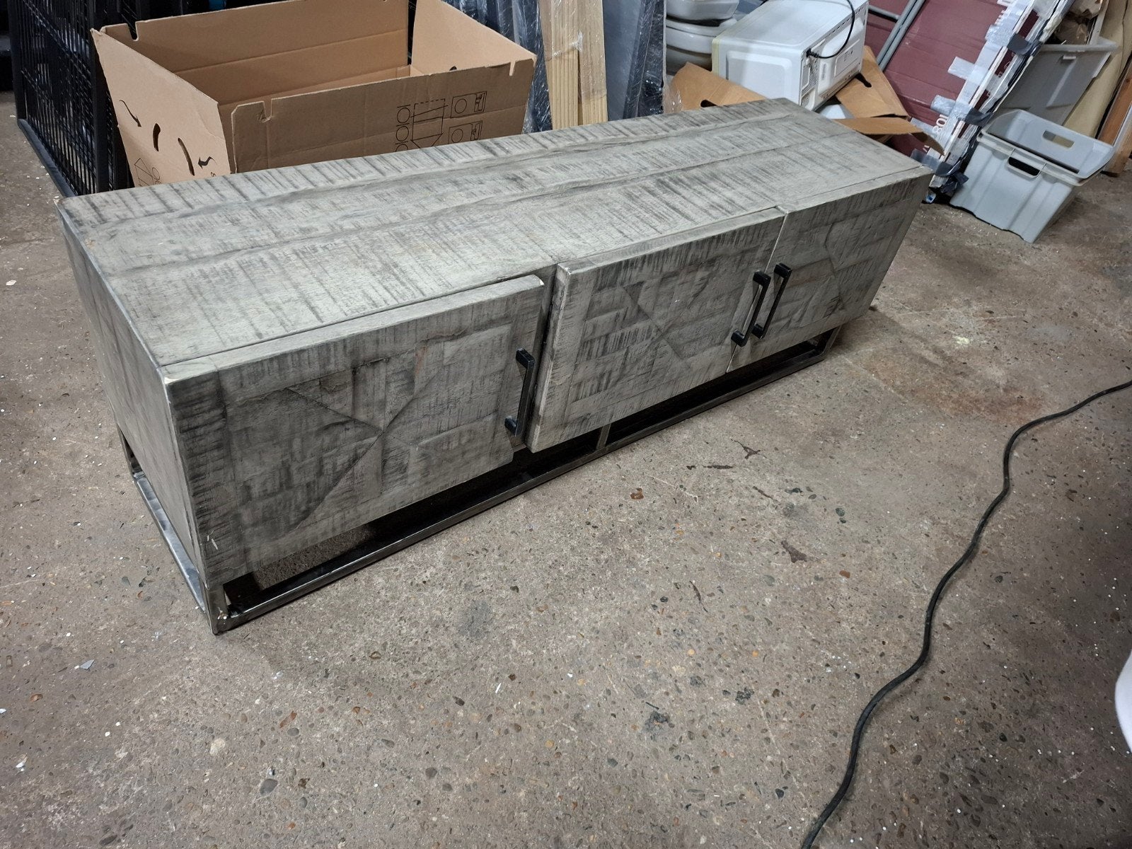 Stoer dressoir van mangohout met metalen onderstel, Gebruikt, 100 tot 150 cm, Onbekend, Industrieel, Modern