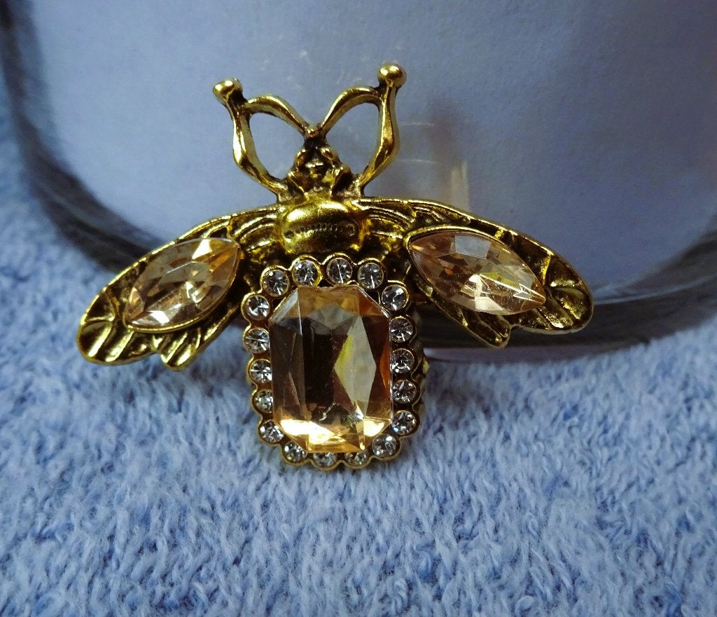Goudkleurige broche vlieg met glimmers, Overige materialen, 4 tot 7 cm, Verzenden, Zo goed als nieuw