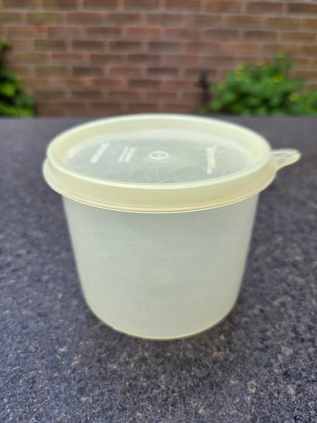 Vintage Tupperware beker/bus - Made in Belgium, Ophalen of Verzenden, Gebruikt, Crème, Beker of Kan