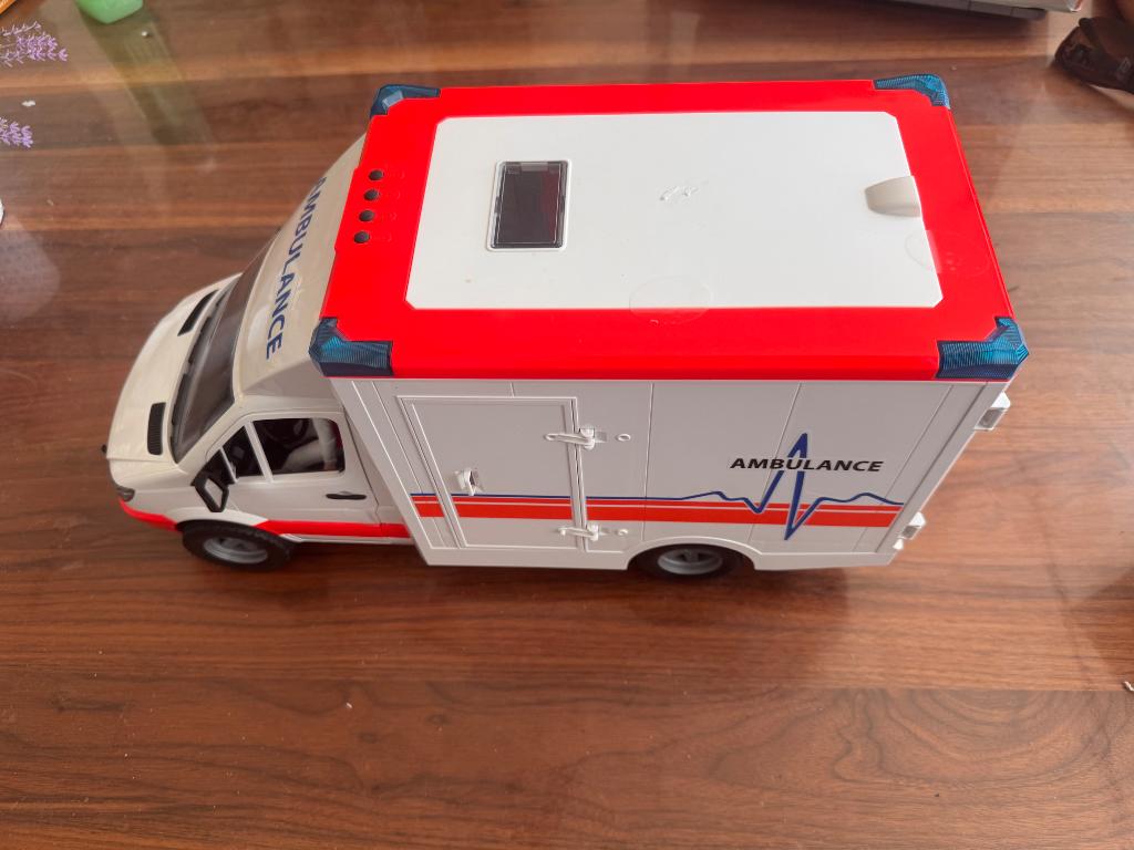 Bruder Mercedes Benz - Ambulance - Met licht en geluid, Ophalen of Verzenden, Zo goed als nieuw