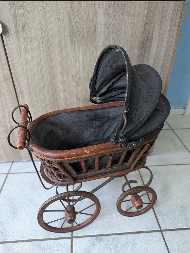 Antieke poppenwagen in Victoriaanse stijl, Antiek en Kunst, Ophalen