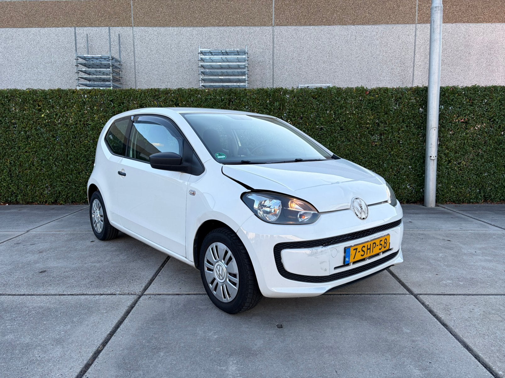 Volkswagen up! 1.0 Airco Mooie schade, Ophalen, Volkswagen, Wit, Handgeschakeld