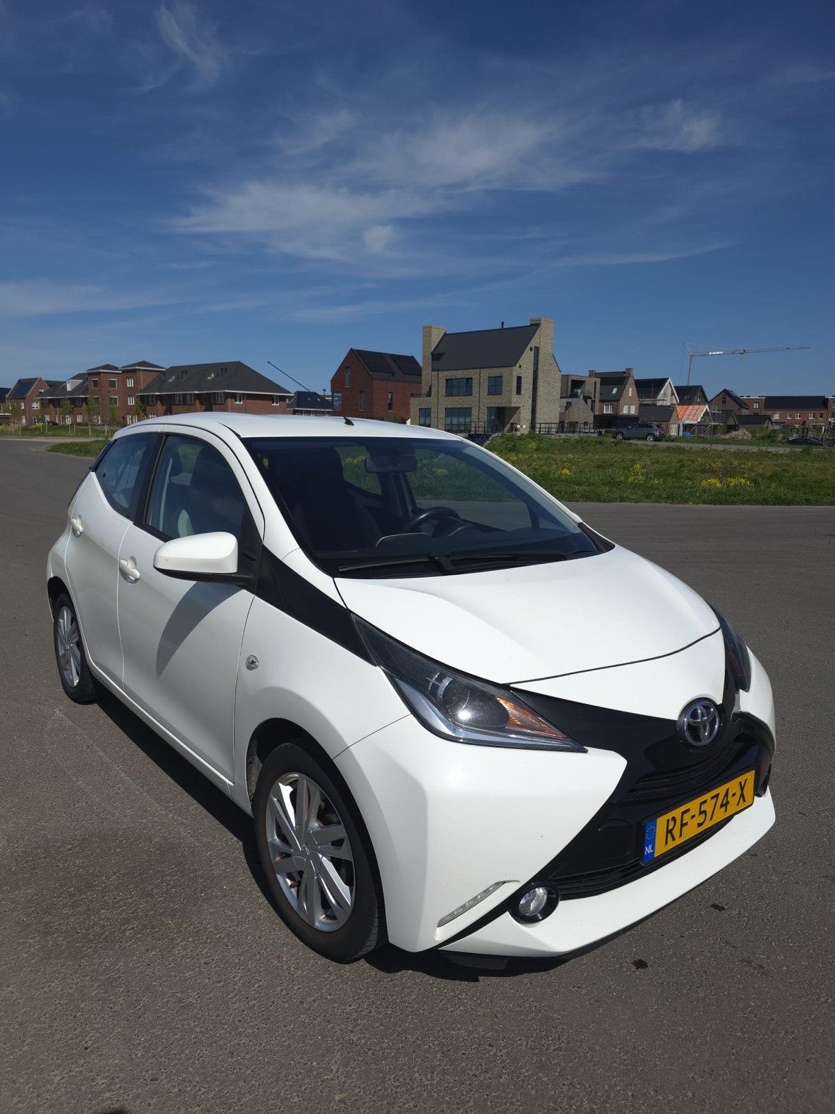 Toyota Aygo 1.0 Vvt-i 69pk 5D 2017 Wit Navi, Voorwielaandrijving, 4 stoelen, Wit, Origineel Nederlands