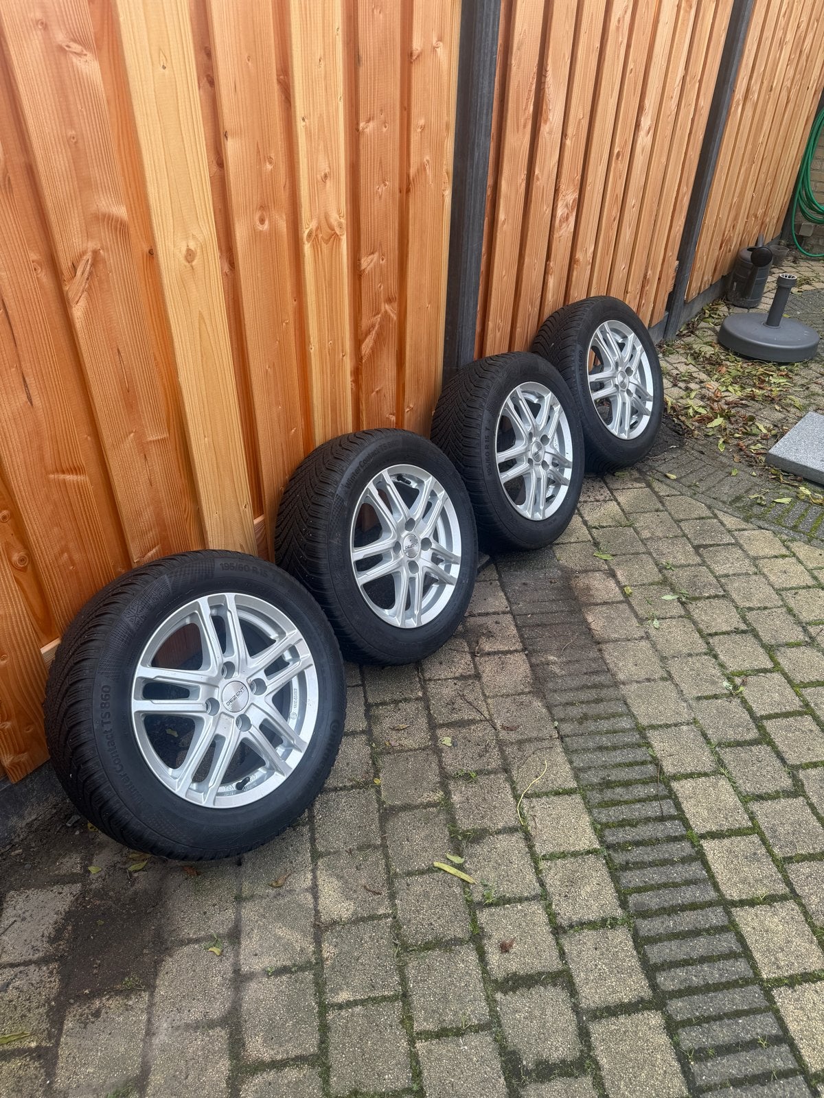 Continental Winterbanden op Dezent Velgen 195/60 R15, Ophalen, Gebruikt, 15 inch, Banden en Velgen