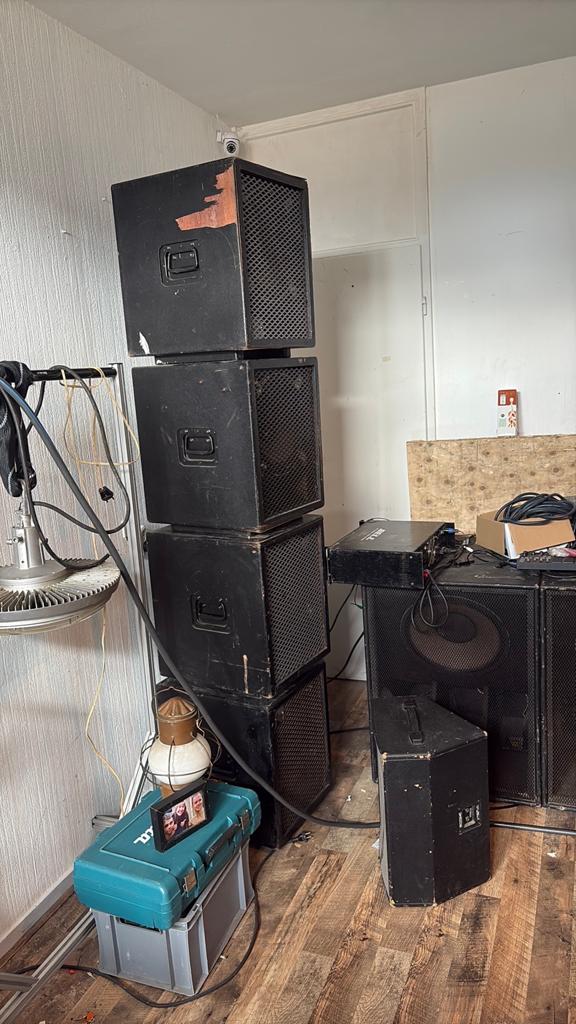 Vier speakers met vertserker, Ophalen of Verzenden, Front, Rear of Stereo speakers, Overige merken