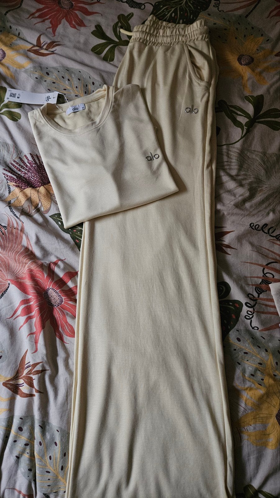 Alo jogging pak zacht geel xl nieuw, Ophalen of Verzenden, Nieuw, Maat 46/48 (XL) of groter, Geel