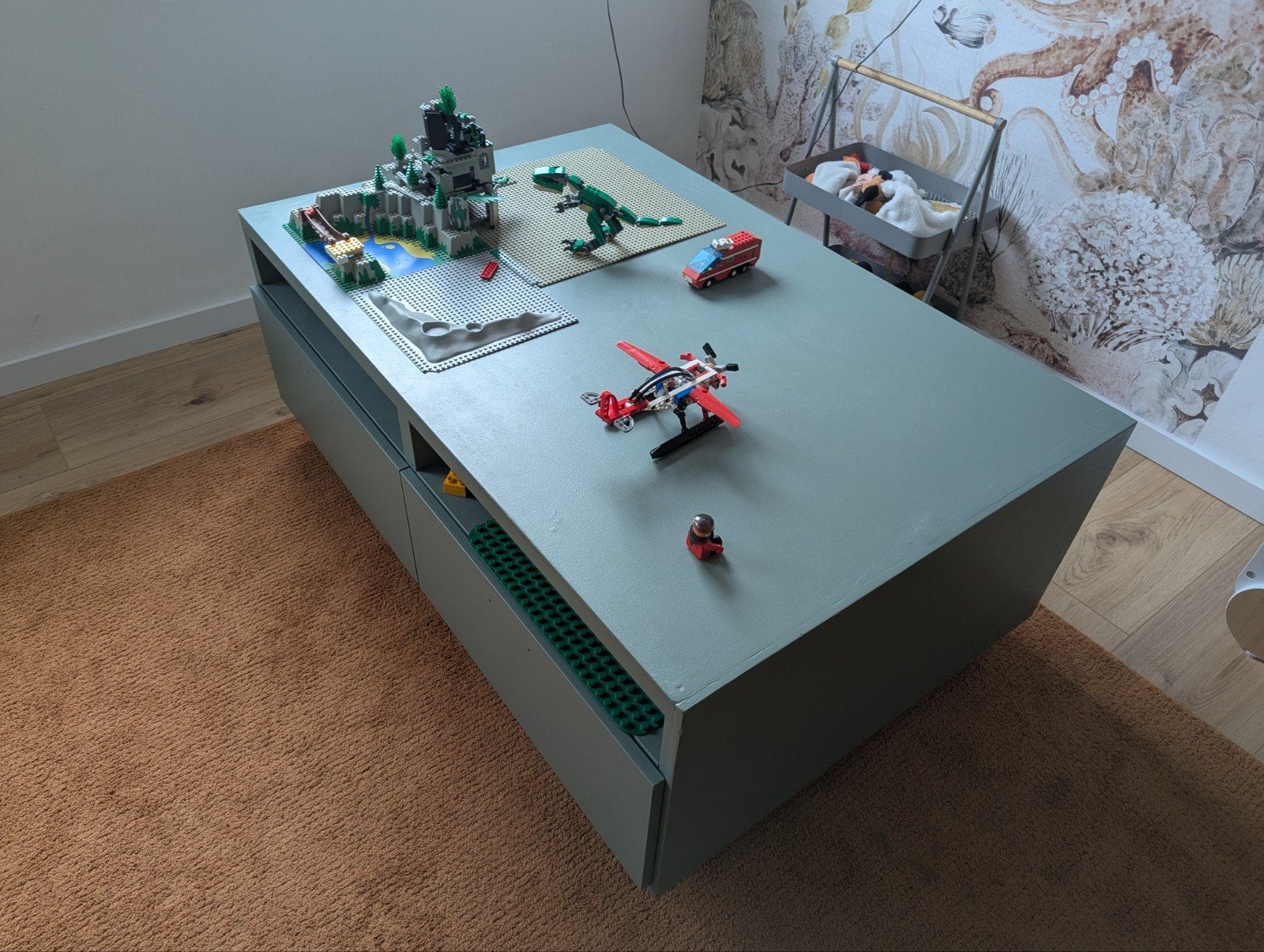 Speeltafel van 2 IKEA Besta delen met wielen, Kinderen en Baby's, Speelgoed | Speeltafels, Ophalen, Gebruikt