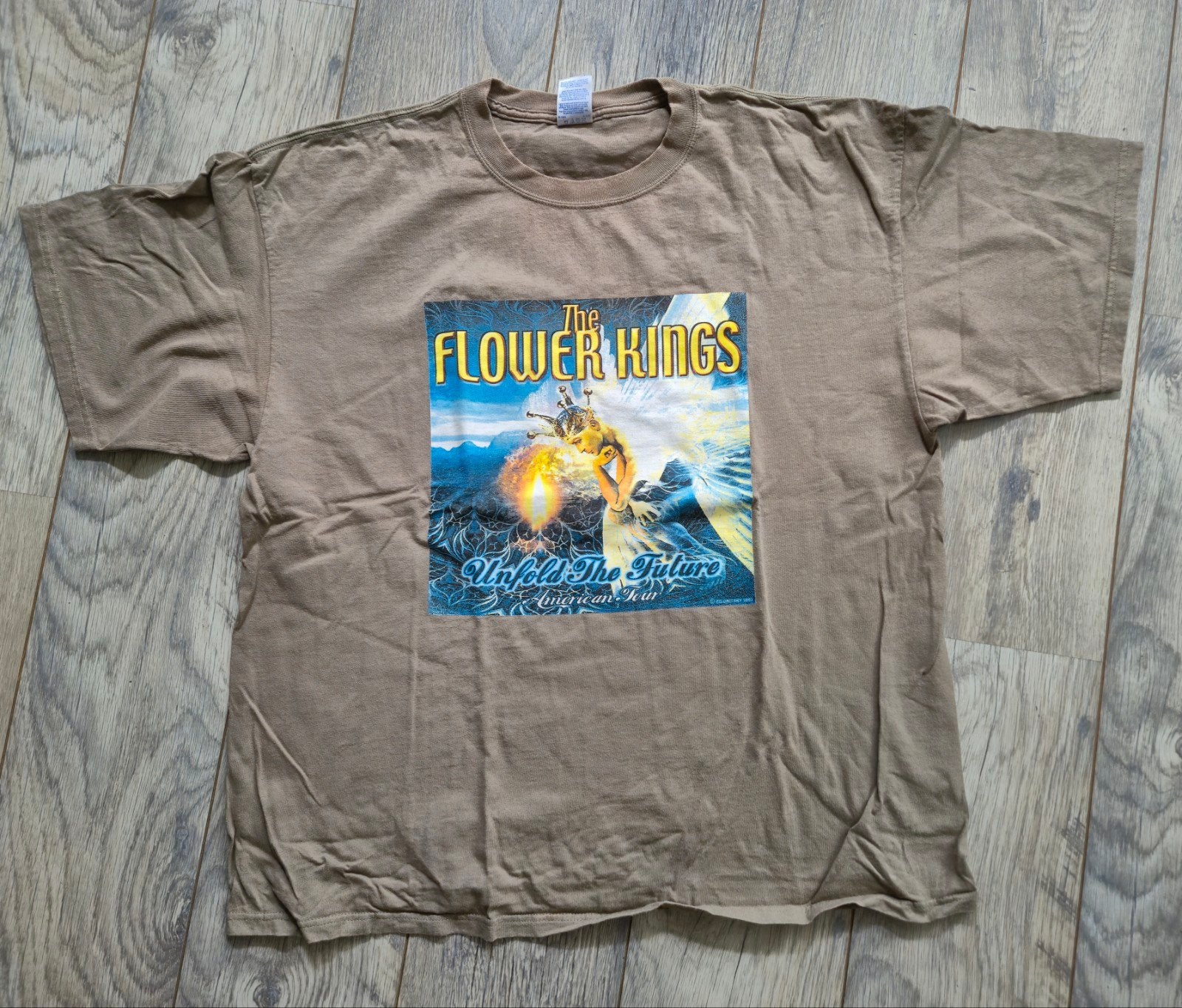 The Flower Kings Tourshirt XXL, Ophalen of Verzenden, Zo goed als nieuw, Overige maten, Beige