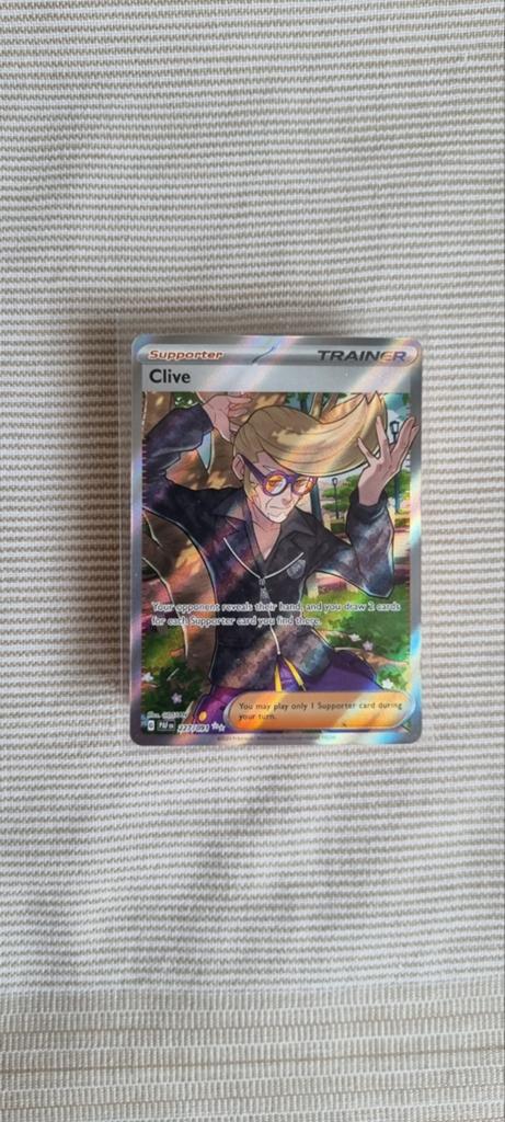 Pokemon Clive trainer | #227 Paldean Fates, Ophalen of Verzenden, Nieuw, Losse kaart