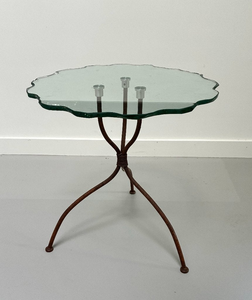 Bijzettafeltje, gekarteld glas bovenblad, ijzeren poot., Minder dan 55 cm, Gebruikt, Rond, Glas