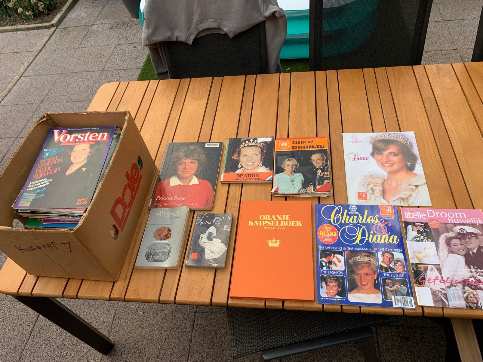 Koninklijke boeken en tijdschriften vorsten, Ophalen, Zo goed als nieuw