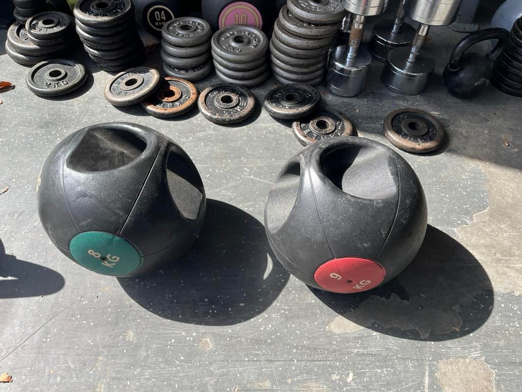 1 x 8 en 1 x 9 kg medicine grip ballen gewicht  bal, Gebruikt, Gripp ballen, Ophalen of Verzenden, Fitnessbal