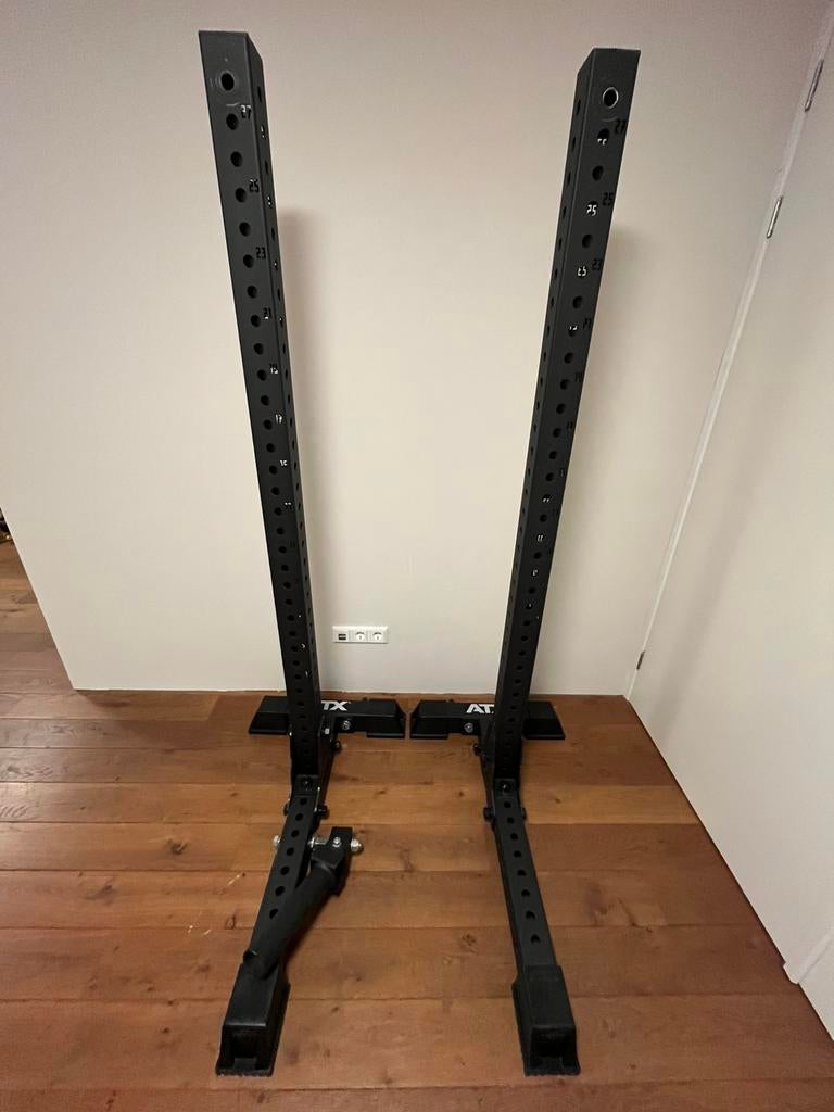 ATX 800 squat stands met safeties en J hooks, Sport en Fitness, Fitnessapparatuur, Ophalen, Zo goed als nieuw
