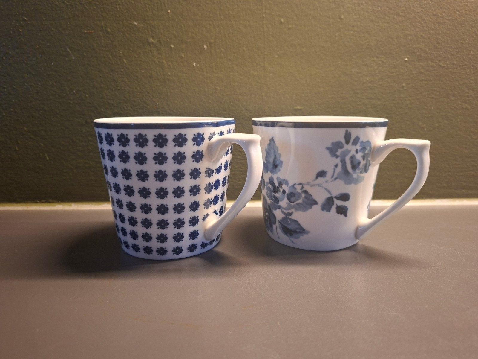 Laura Ashley mokken set van 2 - 22cl, Ophalen of Verzenden, Zo goed als nieuw, Overige stijlen, Kop(pen) en/of Schotel(s)