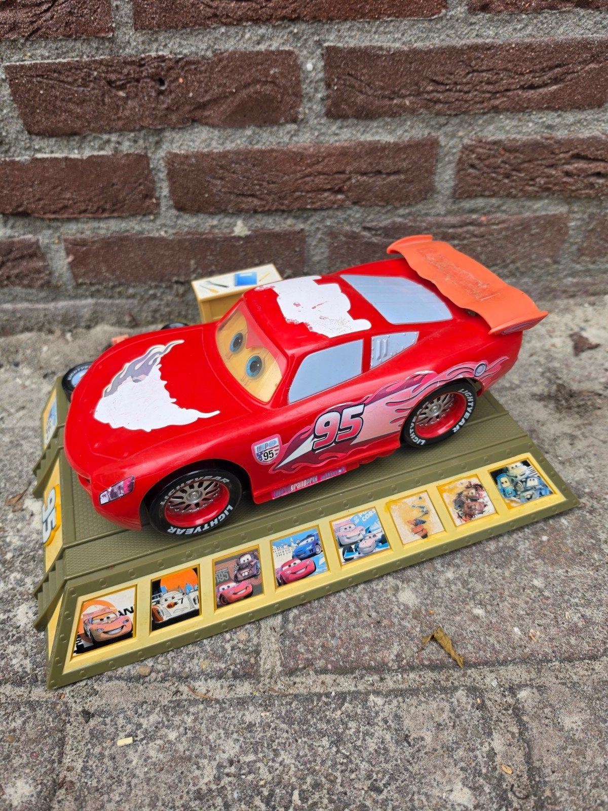 Dit is de Disney Pixar Cars Bliksem McQueen Verteller., Ophalen