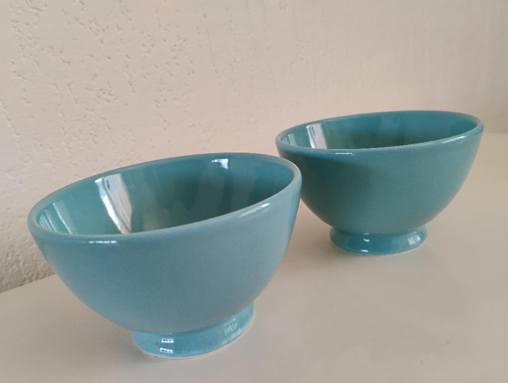 2 Mintgroene, groene schaaltjes aardewerk strak model, Ophalen of Verzenden, Effen, Aardewerk, Schaal of Schalen