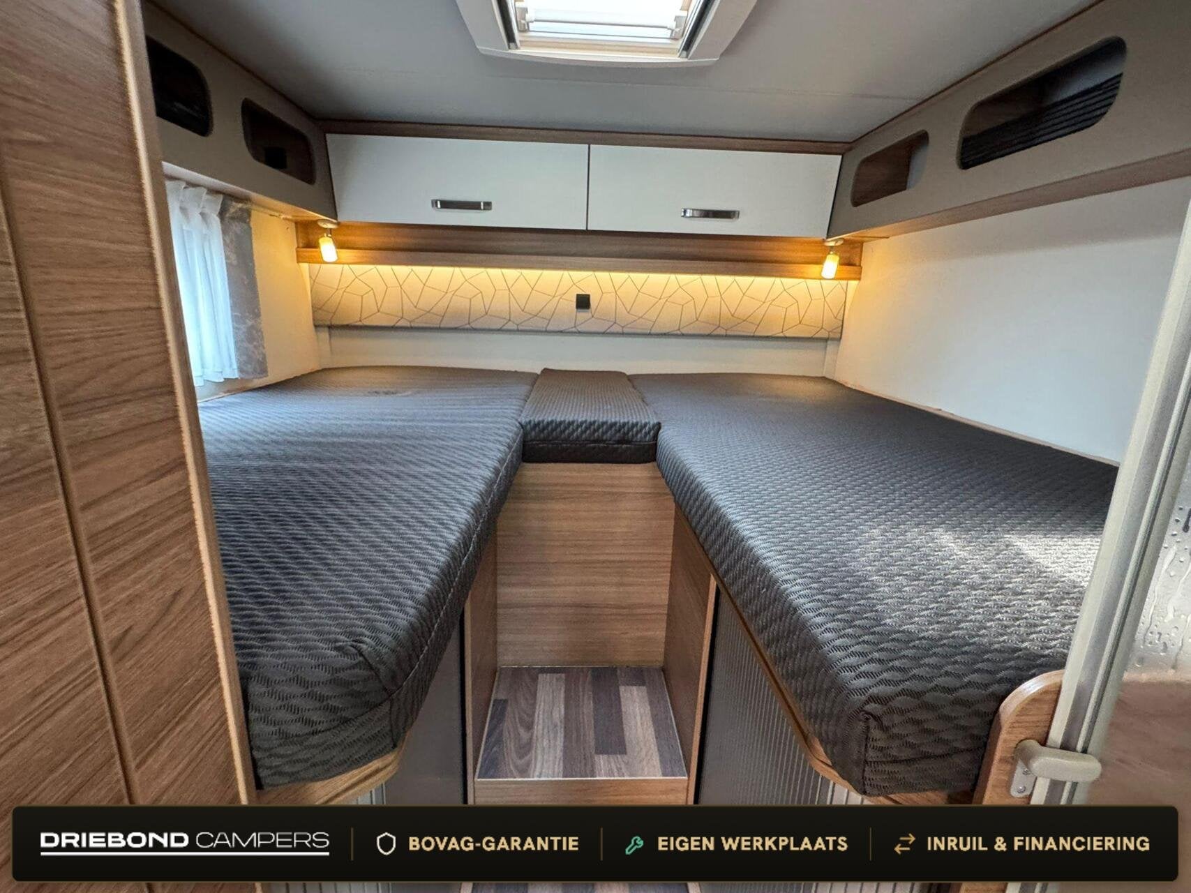 Weinsberg 700MEG CaraCore 9T-Automaat Enkele Bedden Hefbed L, Caravans en Kamperen, Weinsberg, Airbags, 7 tot 8 meter, Bedrijf